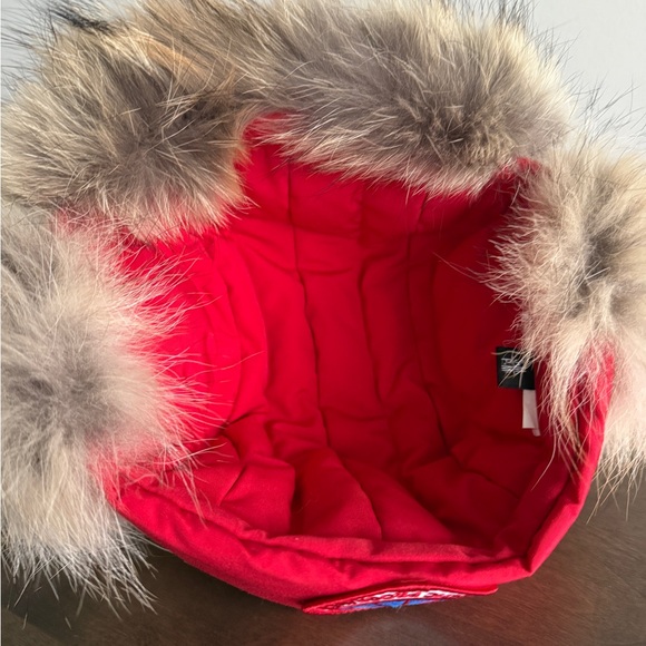 Canada Goose Kids Arctic Red Hat with Fur Trim - Picture 6 of 8